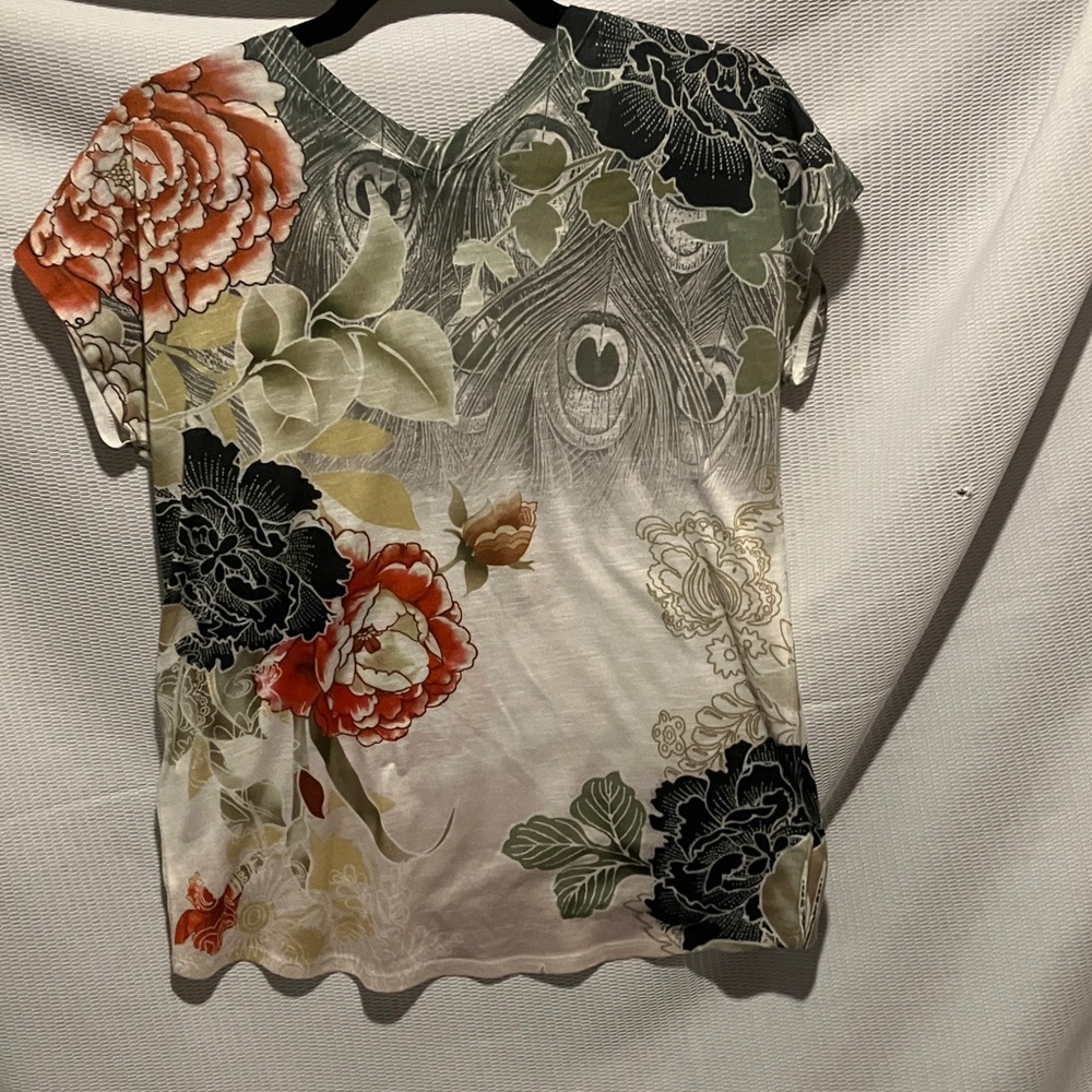 Chico's Black and Red Floral V-Neck Tee - Picture 3 of 6